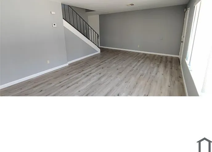 3 bed, 1.5 bath, 1200 sqft, $2,100 — Photo 2