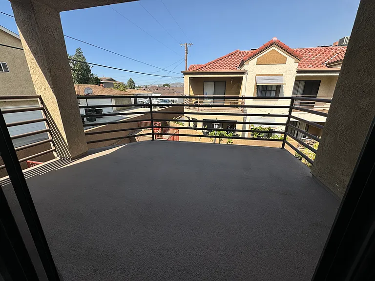 Laurel Apartments — Photo 9