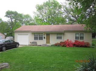 9245 Cottonwood St, Lenexa, KS 66215