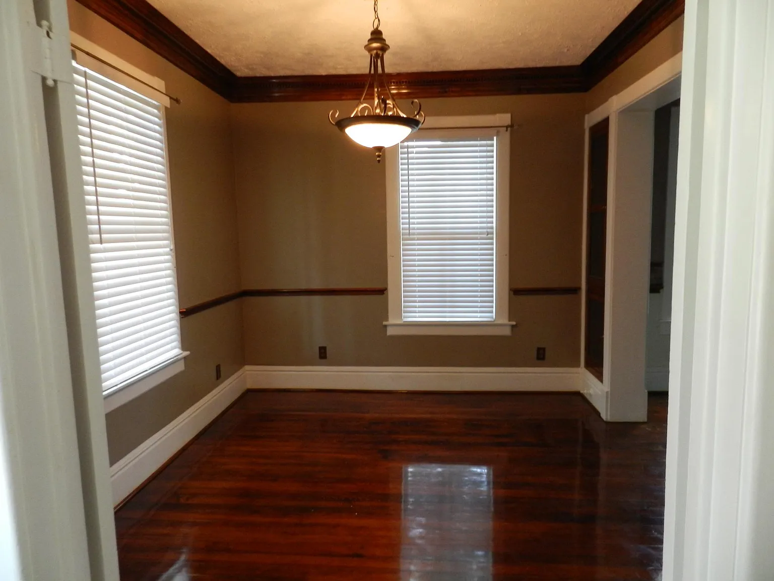 306 Northwood St — Photo 4