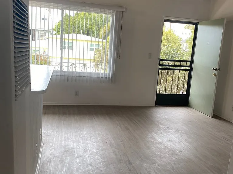 a1306 — Photo 18