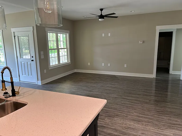 100 Nora Ln — Photo 7
