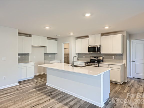 3rd image of 2410 Trollinger Dr