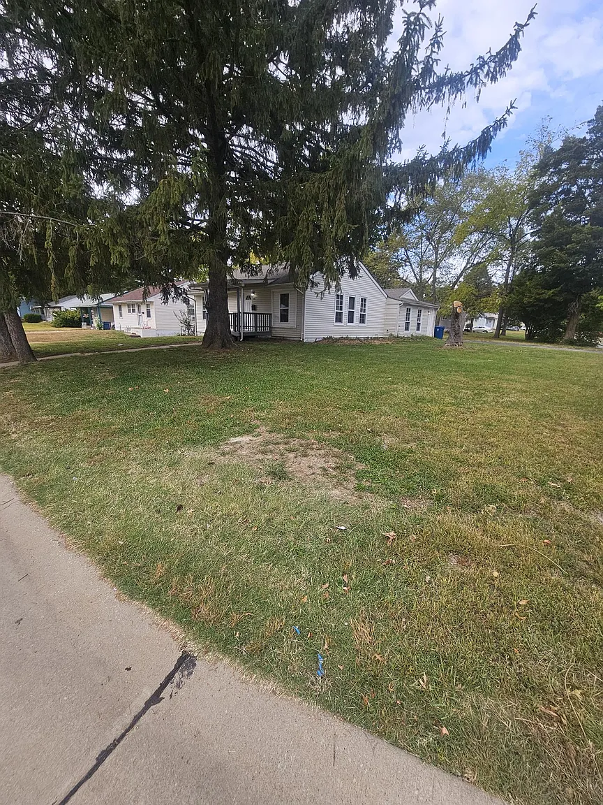 401 Macdougall Dr photo 1