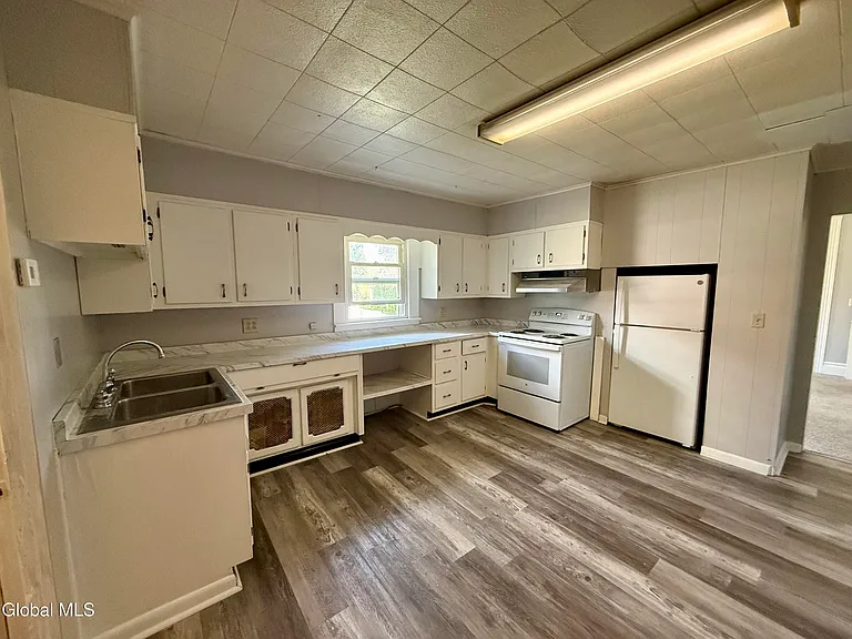 741 Hudson Ave #3 — Photo 9