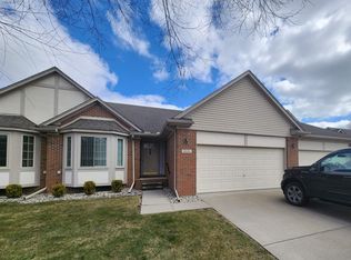 28185 Cottonwood Ct #30, New Baltimore, MI 48047