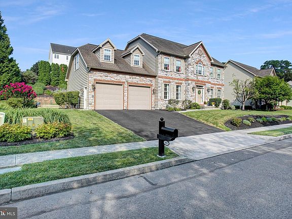 4th image of 492 Francis Dr