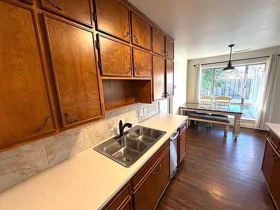 5th image of 1704 Castle Ct