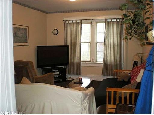 5th image of 940 Gates Ave APT B3