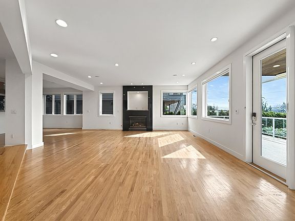 5th image of 916 2nd St S