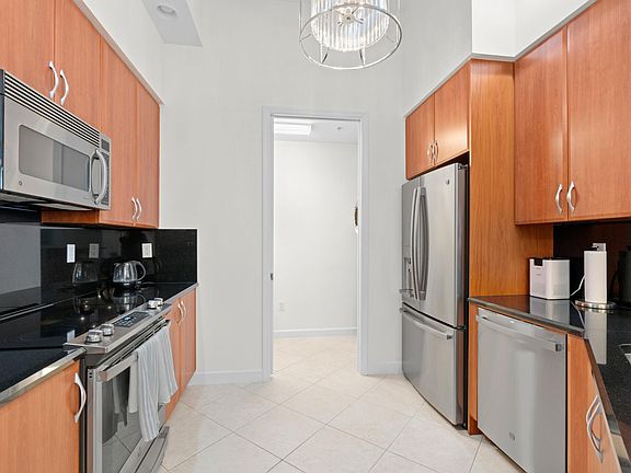 2nd image of 801 S Olive Avenue #1621