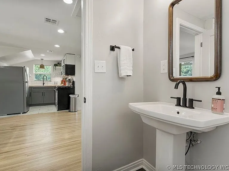 1204 S Zunis Ave #2 — Photo 13