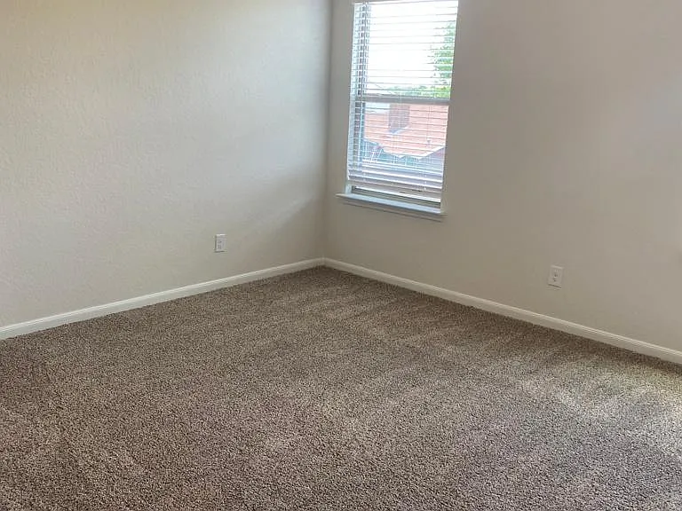 10313 Lynwood Vlg #101 — Photo 6
