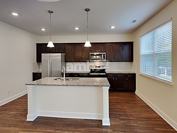 5th image of 3036 Esquire Dr