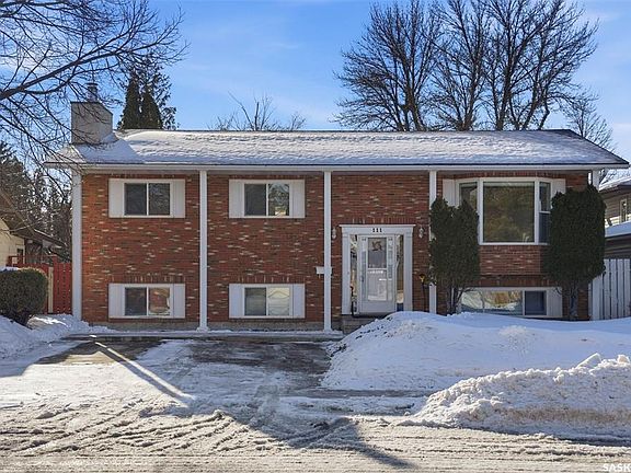 2nd image of 111 Gustin CRESCENT