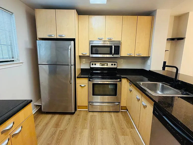 2 Leverington Ave #28 — Photo 8