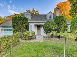 18870 Highland Ave, Deephaven, MN 55391