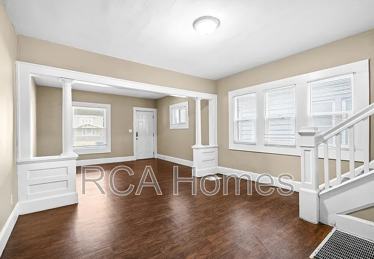 4118 E Washington St — Photo 1