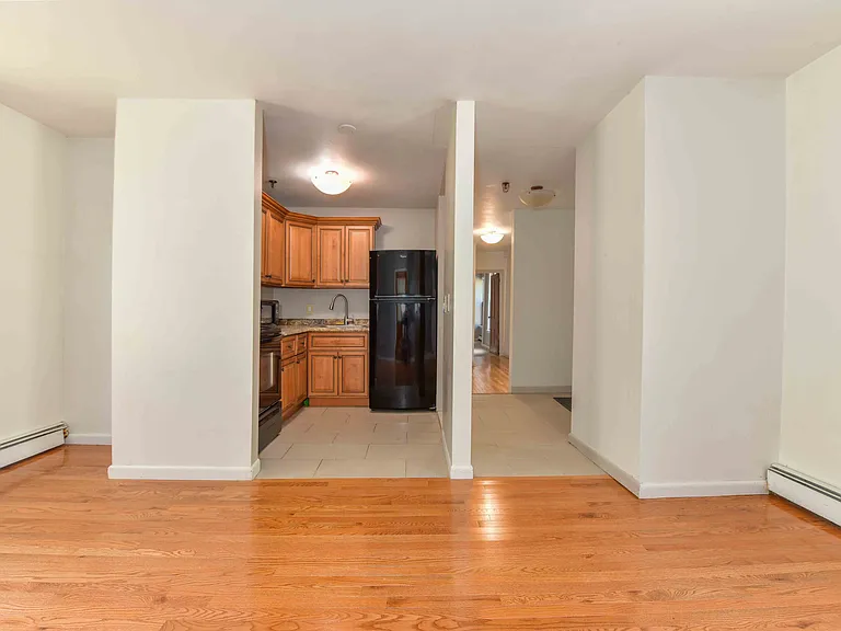 129 Green St #2 — Photo 10