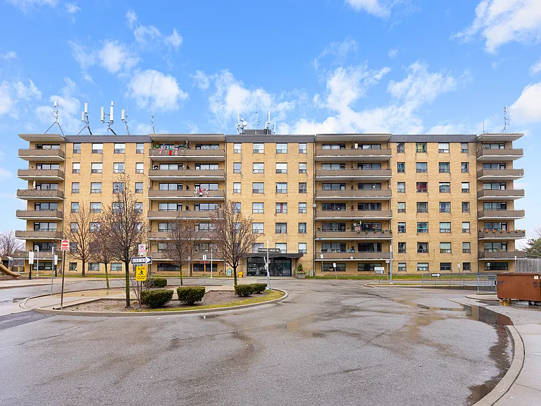 70 Esther Lorrie Dr — Photo 2