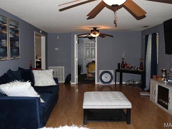 3rd image of 322 W 11th St
