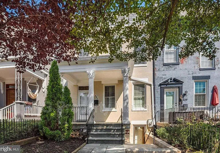 431 Manor Pl NW — Photo 1
