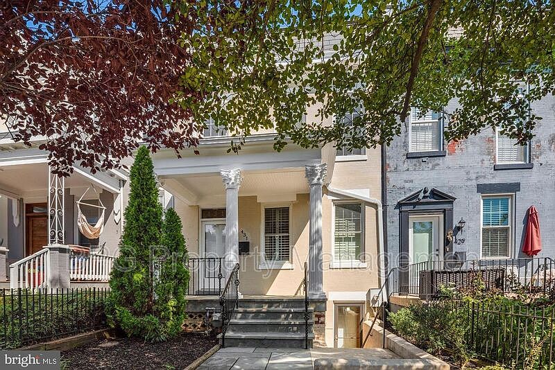 1st image of 431 Manor Pl NW