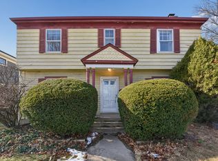 240 N Willow Rd, Elmhurst, IL 60126