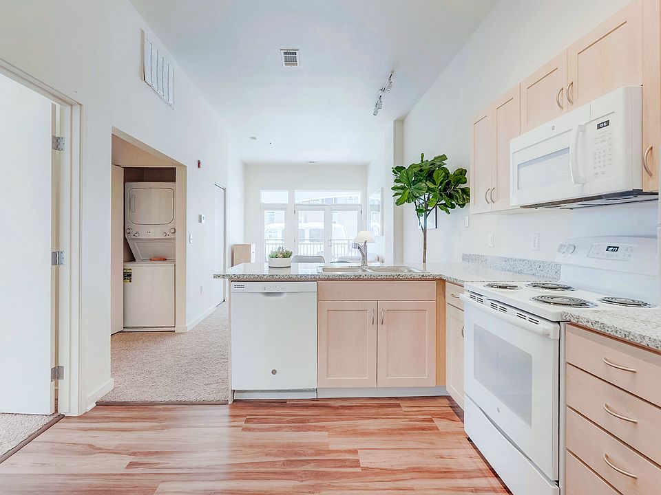 1st image of 827 Park Ave W #Se304