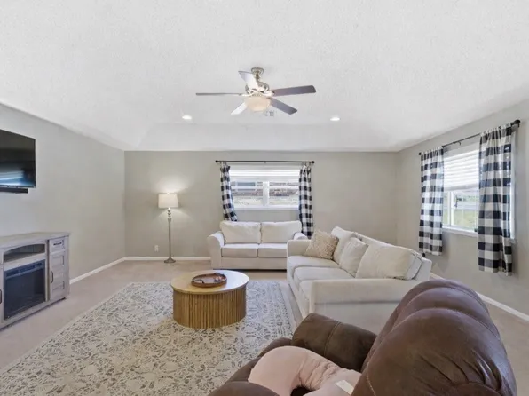 1224 N Texas St, De Leon, TX 76444