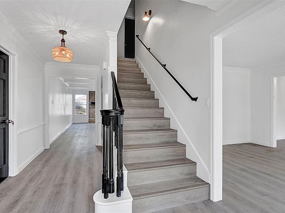3rd image of 7910 Oak Moss Dr