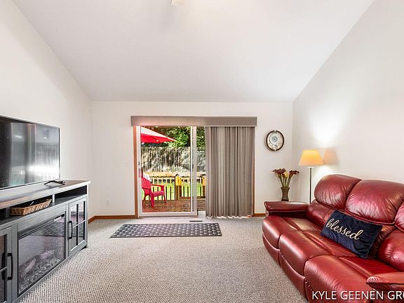 2nd image of 343 Nestlewood Dr