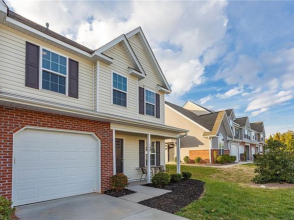 2nd image of 340 Robyns Glen Cir