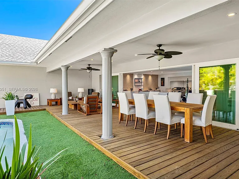 424 Alamanda Dr — Photo 29