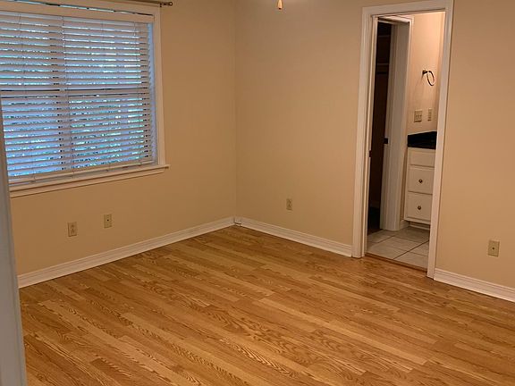 5th image of 102 Twin Oaks Cv