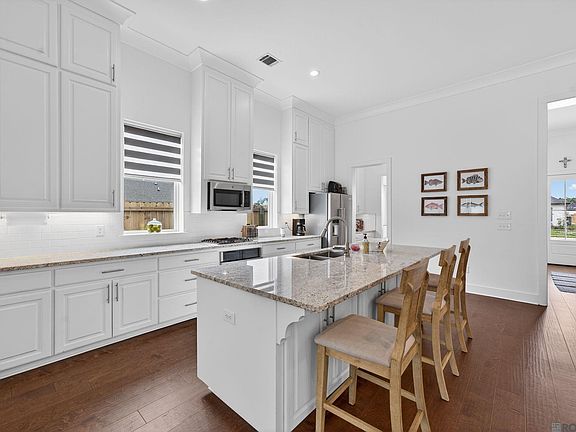 3rd image of 9963 Oak Colony Dr