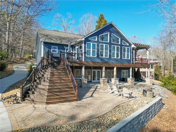 304 E Watersedge Dr, Fair Play, SC 29643