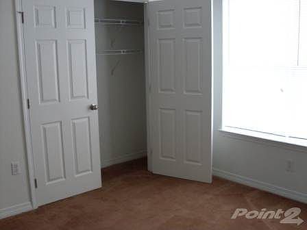 6124 W Desoto BR1 closet