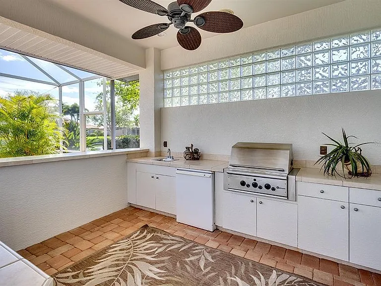 outdoor kitchen