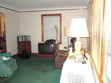 3rd image of 7371 Orchard Dr