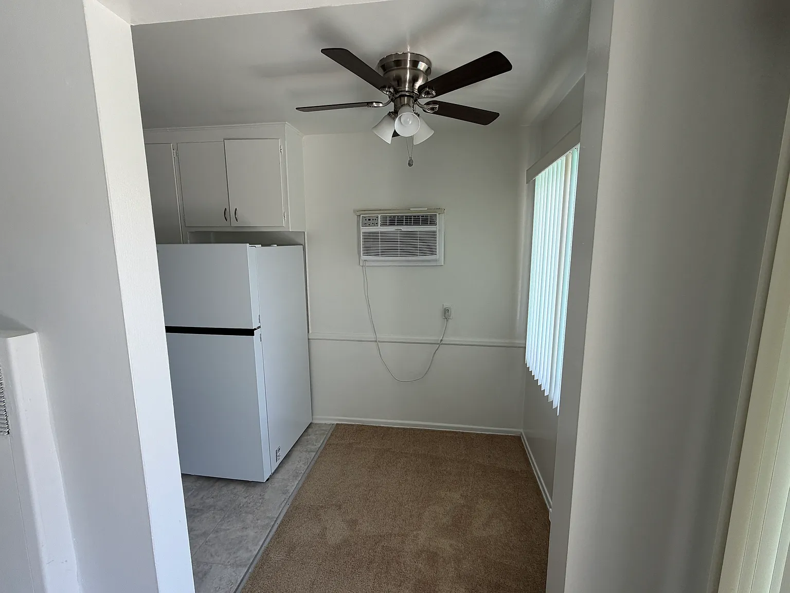 154 N Pass Ave — Photo 2