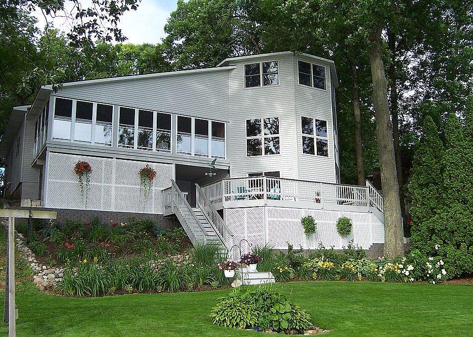 1st image of 4241 Causeway Dr NE