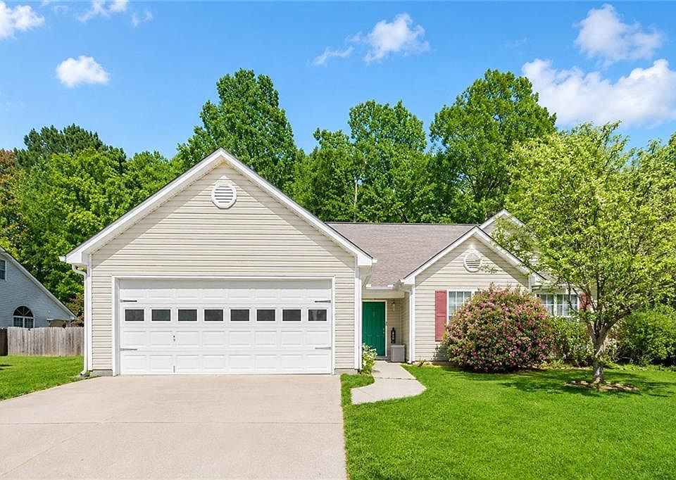 1st image of 421 Arrowhatchee Dr