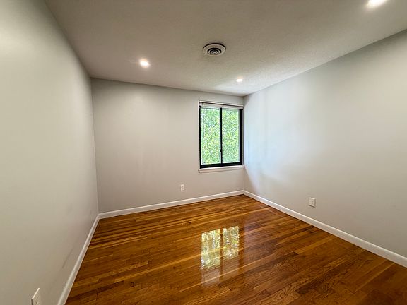 5th image of 20 Hubbard Ave APT 10