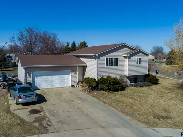 230 Atkins Cir, Tea, SD 57064