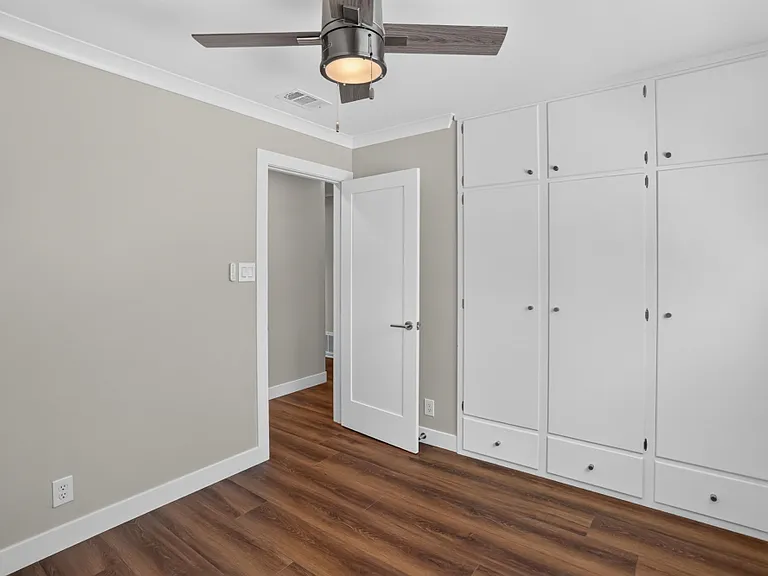 2833 Sandbrook Ct — Photo 9