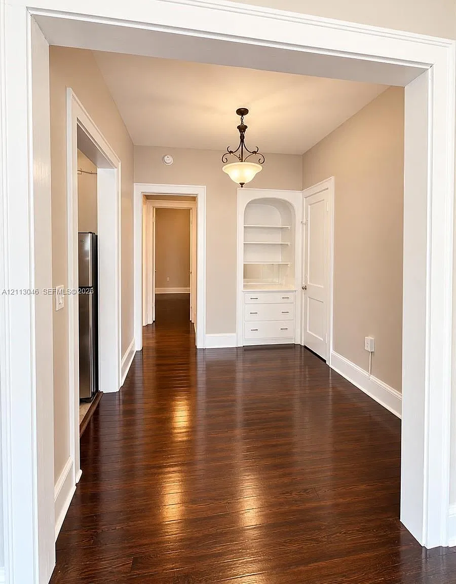 344 Mendoza Ave — Photo 3