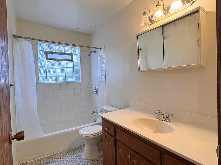 400 6th Ave SE #12 — Photo 9