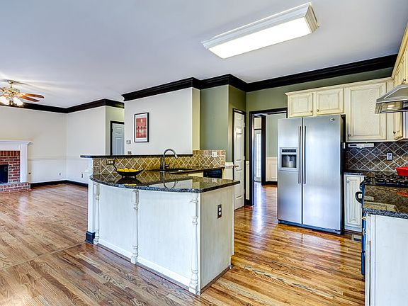 2nd image of 1599 Brentwood Dr