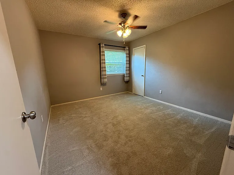 2704 Mintwood Pl — Photo 6